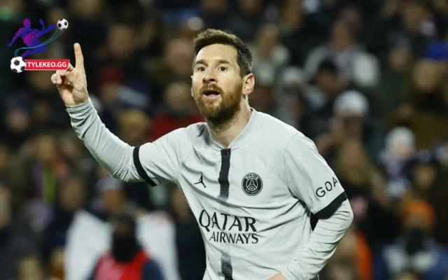 Messi từng khoác áo PSG chơi bóng ở Ligue 1