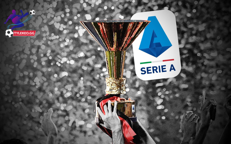 Chiếc cúp vô địch dành cho đội đứng đầu bảng xếp hạng bóng đá Ý